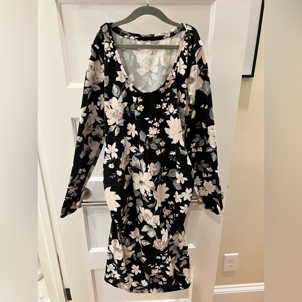 Maternity floral bodycon dress from Old Navy - size M